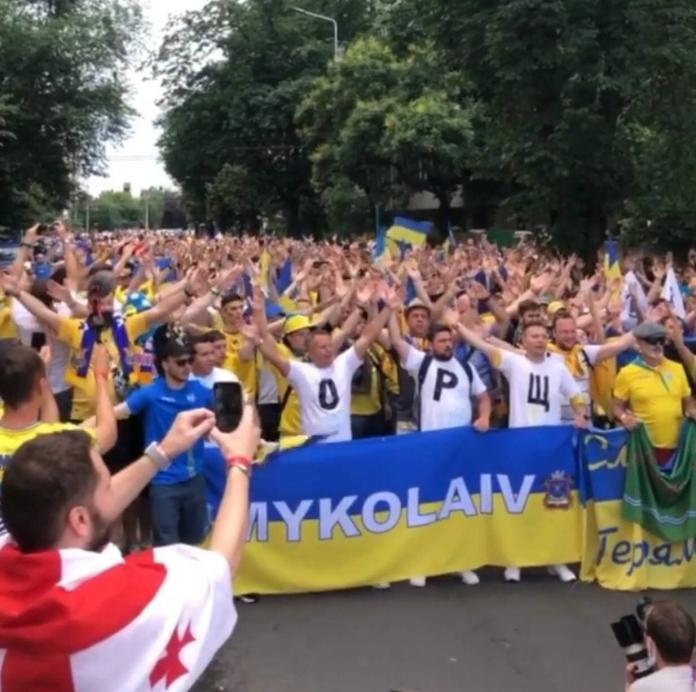 Українці провели масштабний марш в Бухаресті перед матчем ...