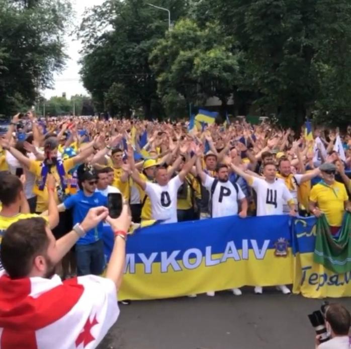 Перед матчем Украина – Австрия украинцы провели масштабный марш 
