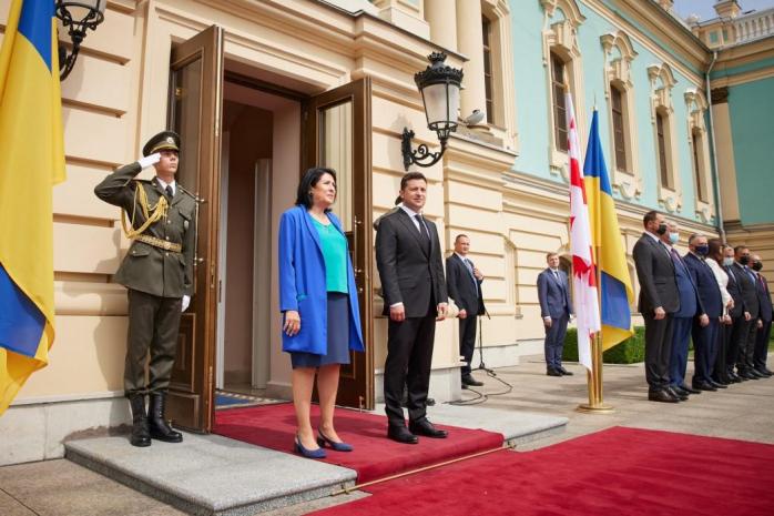 Встреча Зеленского и Зурабишвили отличилась курьезом. Фото: УНИАН