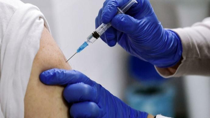 Смешивание COVID-вакцин является безопасным и эффективным, допускают в EMA. Фото: УП