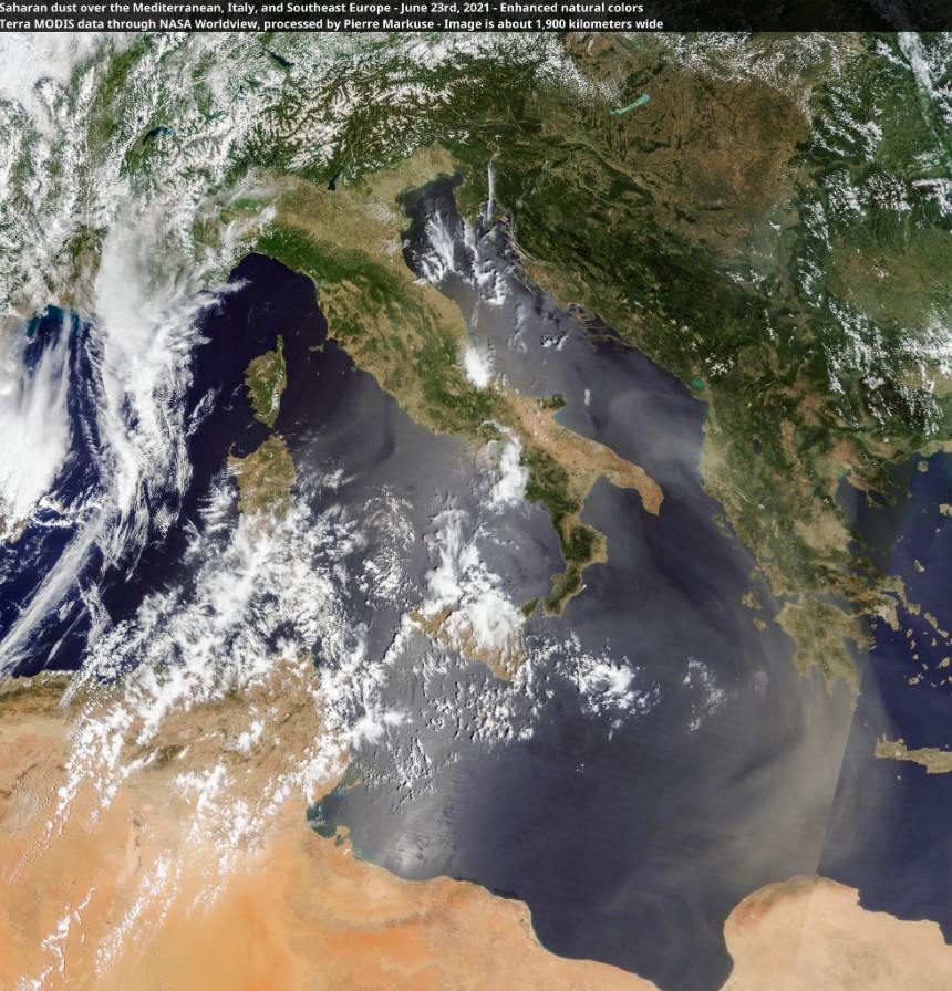 Пылевое облако из Сахары. Фото: The Watchers