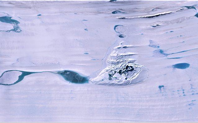 Велике озеро раптово зникло в Антарктиді. Фото: Science