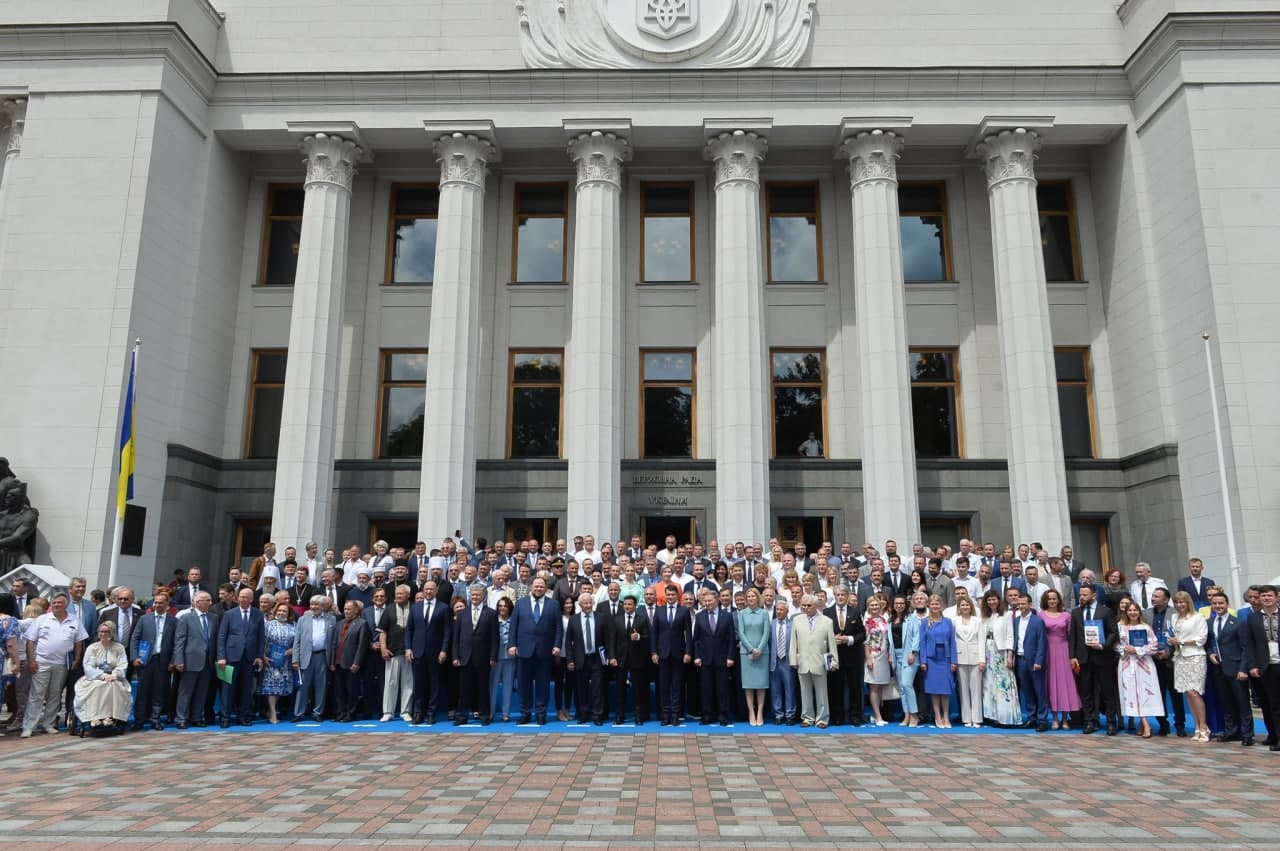 Торжественное заседание ВРУ по случаю годовщины принятия Конституции Украины. Фото: Голос Украины