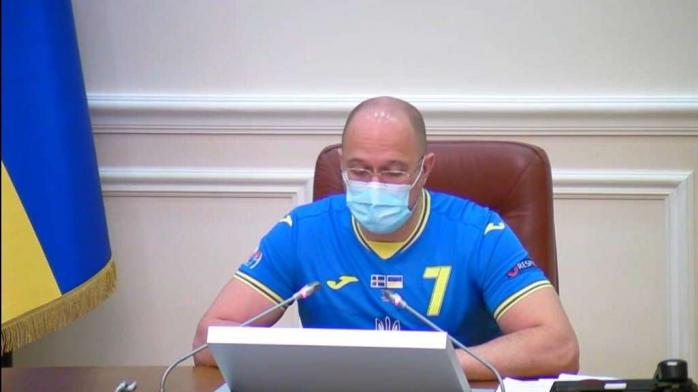 Шмыгаль и министры пришли на заседание Кабмина в футбольной форме, скриншот видео