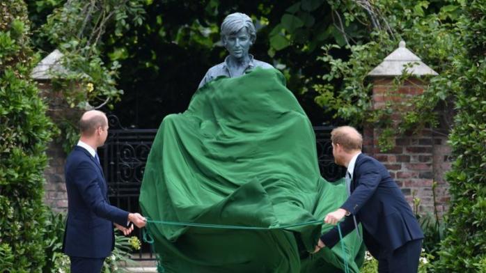 Відкриття пам'тнику принцесі Діані. Фото: Reuters
