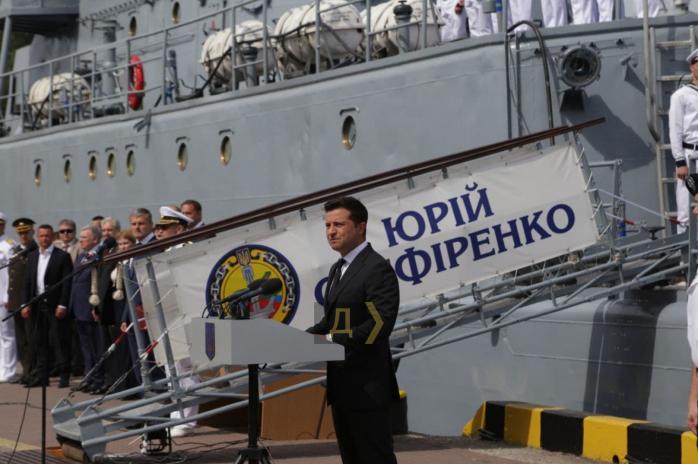 Зеленський в Одесі привітав моряків зі святом. Фото: Думська
