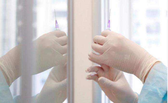 Pfizer відреагувала на смерть українця після вакцинації