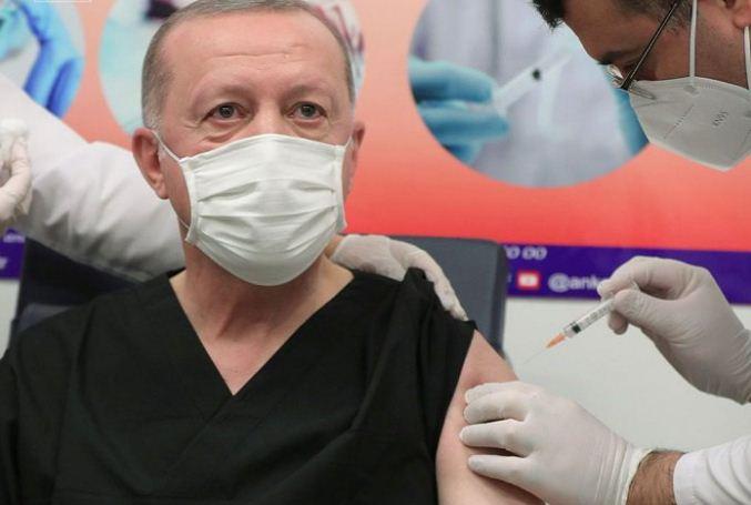 Вакцину Sinovac в Турции готовы колоть три раза, фото — lb.ua