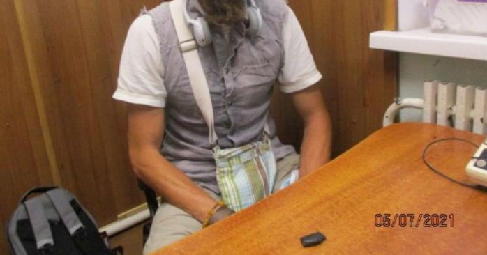 Наркотики в бороде перевозил мужчина через границу на Харьковщине 