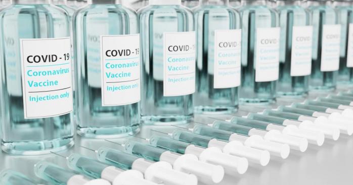 У світі триває вакцинація від коронавірусу