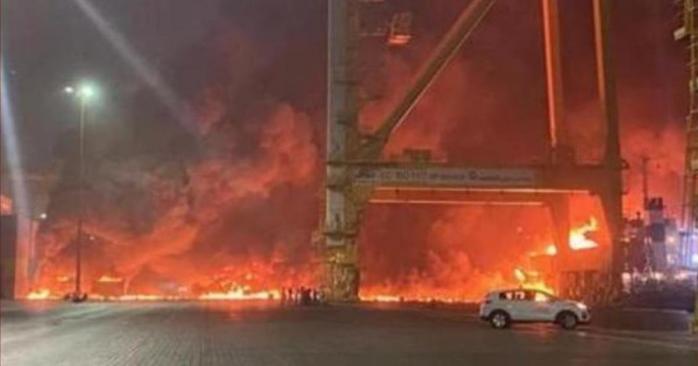 В ночь на 8 июля в порту Дубая раздался сильный взрыв, фото: Al Arabiya
