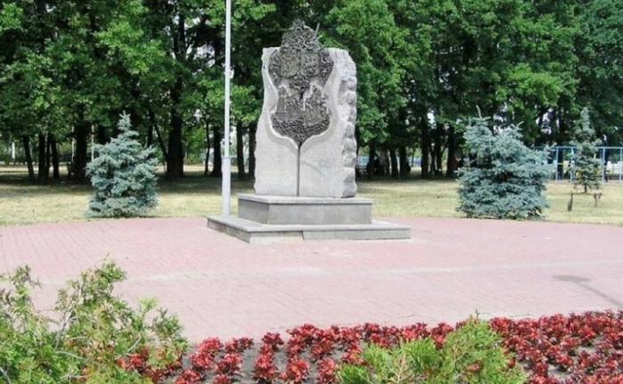 Пам’ятний знак на честь дружби Києва і Москви, фото: Wikimapia