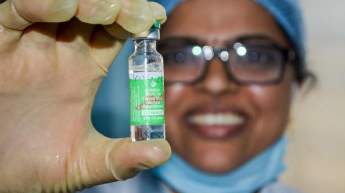 Коронавирус «пробил» вакцину CoviShield у 19% привитых медиков в Индии