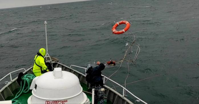 Під час навчань Sea Breeze-2021 врятували парашутиста, фото: ДПСУ