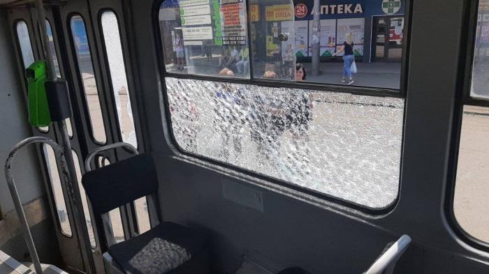 Наслідки стрілянини по вагону трамвая в Харкові, фото: Харківська міська рада