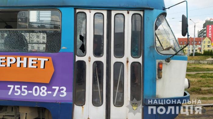 Наслідки стрілянини по вагону трамвая в Харкові, фото: поліція Харківщини