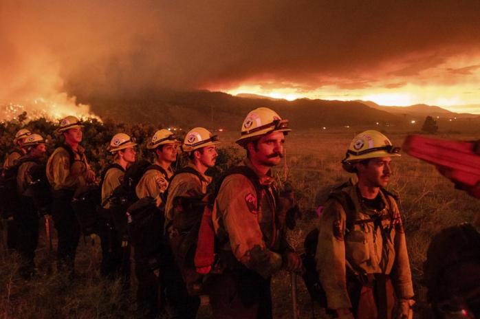 54-градусна спека “запалила” лісові пожежі у Каліфорнії — апокаліптичні фото / Фото: АР