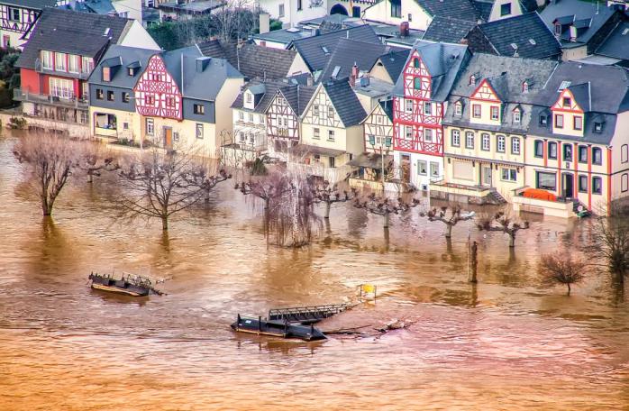 «Немедленная помощь без бюрократии» и 2 млрд убытков - Берлин борется с наводнением