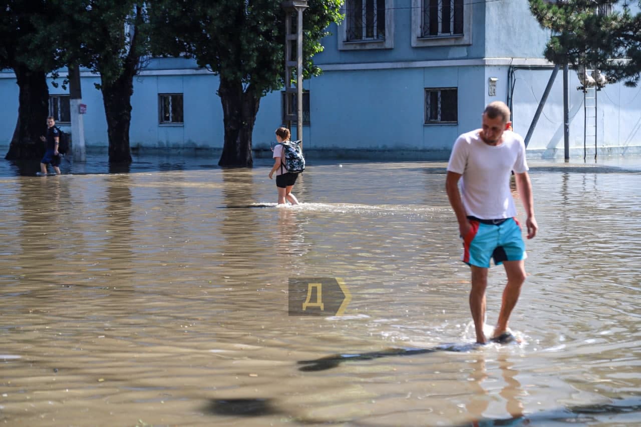 Утонувшие авто и транспортный хаос — курортная Одесса оправляется от ливня, фото — Думская