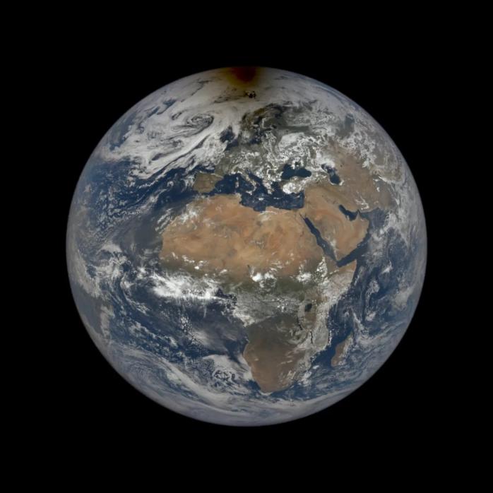 Сонячне затемнення з космосу показали на фото. Фото: NASA