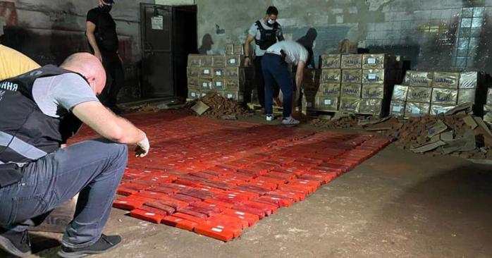 Канал контрабанди наркотиків блокували в Україні. Фото: Офіс генпрокурора