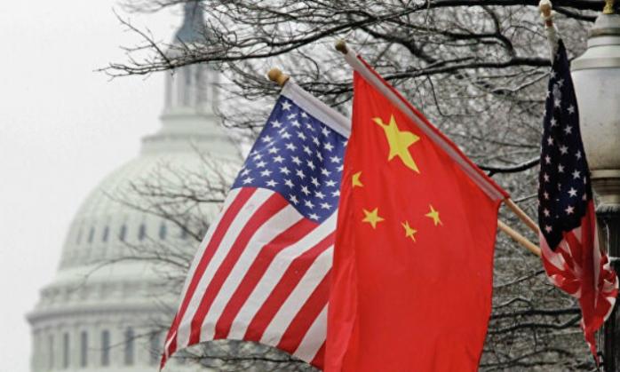 Китай ударил санкциями по США, Белый дом ответил