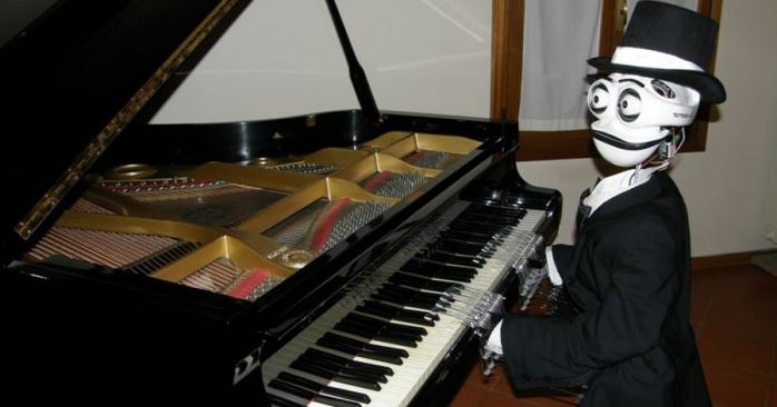 Робота без микросхем научили играть на пианино. Фото: europe-today.ru