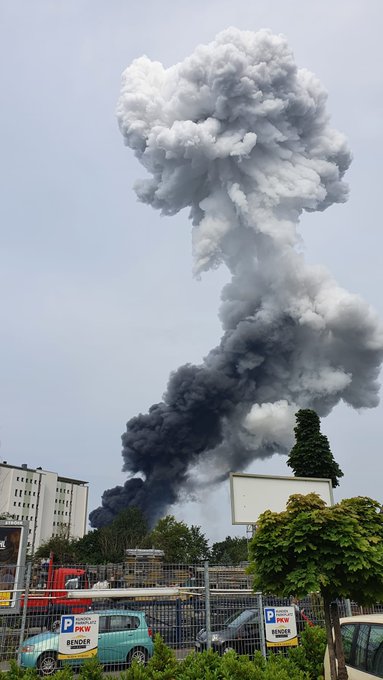 Вибух у промисловій зоні Леверкузена — дим оповив місто