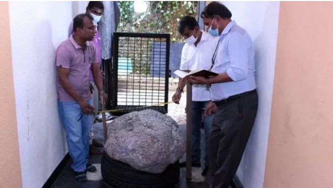 Найбільше в світі скупчення сапфірів випадково знайшли на Шрі-Ланці, фото — BBC 