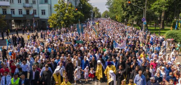 Праздник — это когда люди не плачут. Зеленский раскритиковал крестный ход РПЦ в Киеве