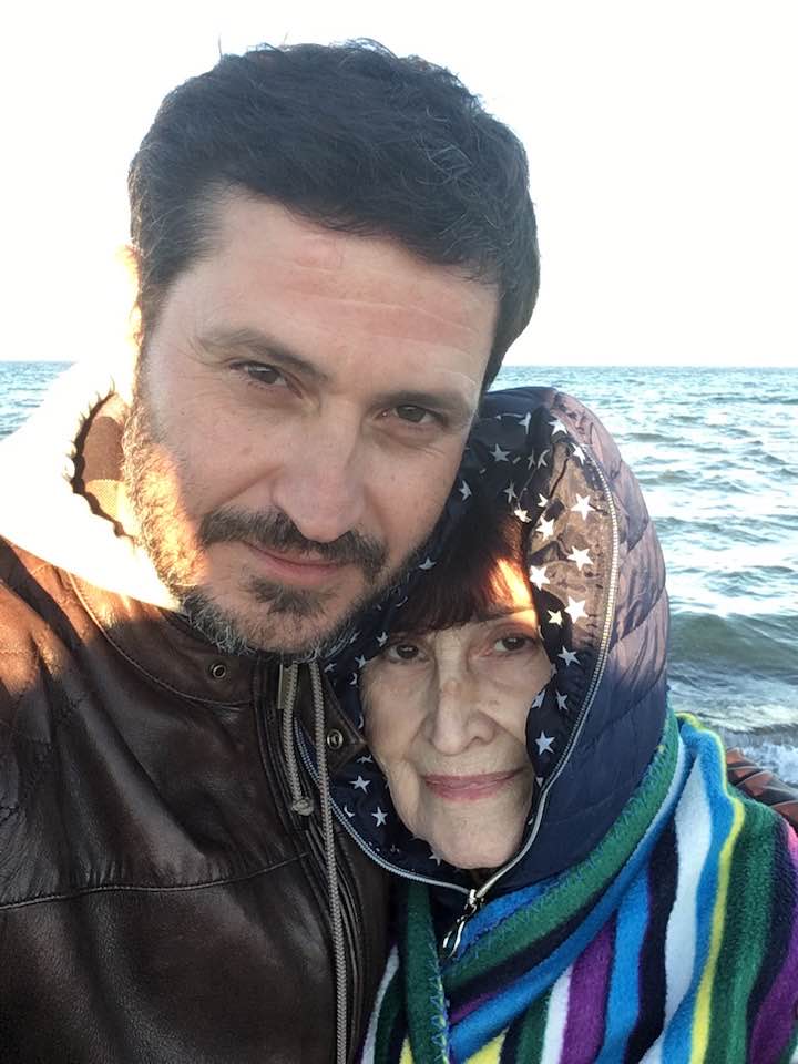 Ахтем Сеитаблаев с мамой год назад. Фото: Ахтем Сеитаблаев в Facebook