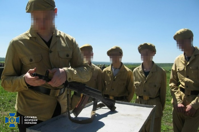 Викрито сепаратиста, який готував підлітків до служби в «армії» терористів, фото: СБУ