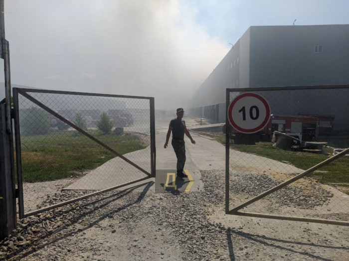На складах под Одессой вспыхнул масштабный пожар, фото: «Думская»