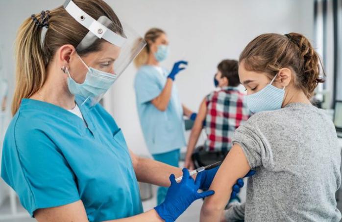 Дітей вперше вакцинували від COVID-19 в Україні