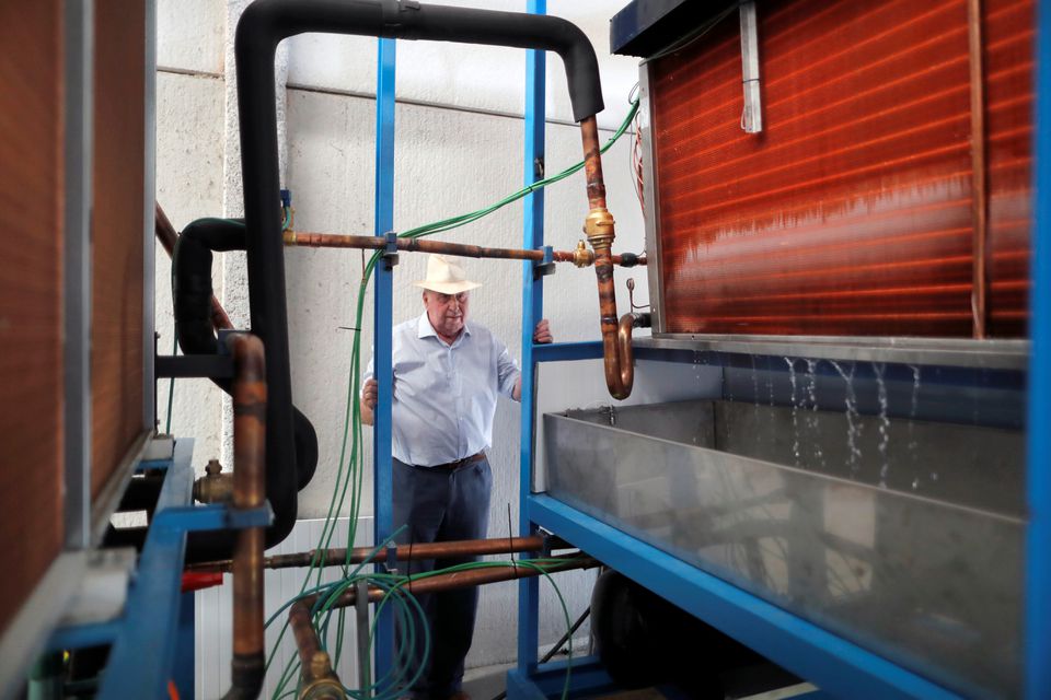 Питьевую воду добывать из воздуха научился испанский инженер. Фото: Reuters