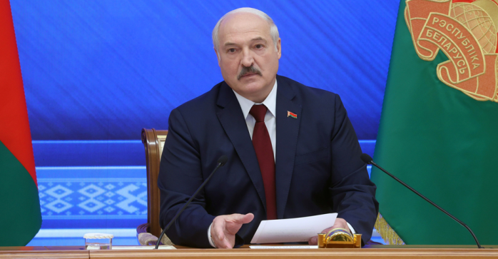 Лукашенко угрожает вместе с Путиным «поставить Украину на колени»