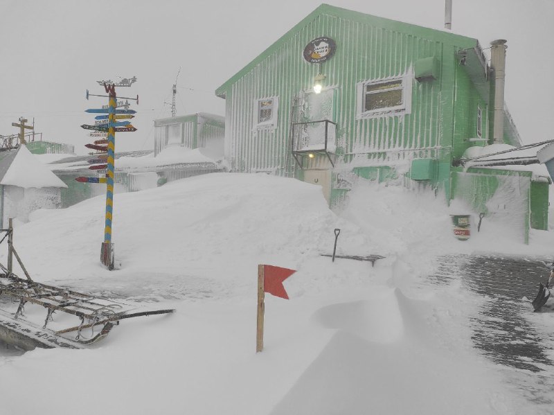 На станцію «Академік Вернадський» прийшла зима. Фото: Національний антарктичний науковий центр