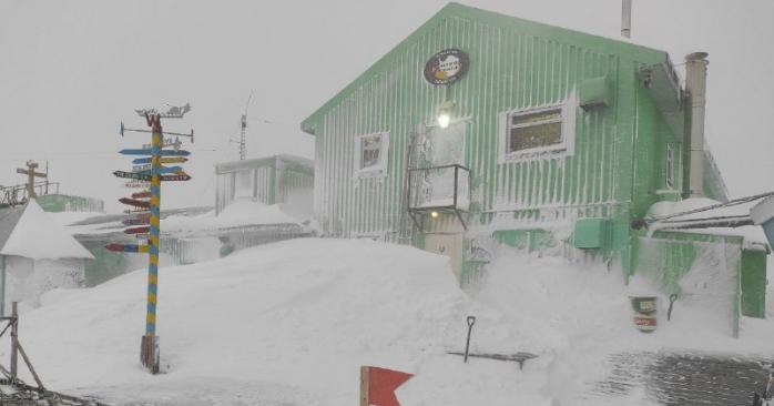На станцію «Академік Вернадський» прийшла зима. Фото: Національний антарктичний науковий центр
