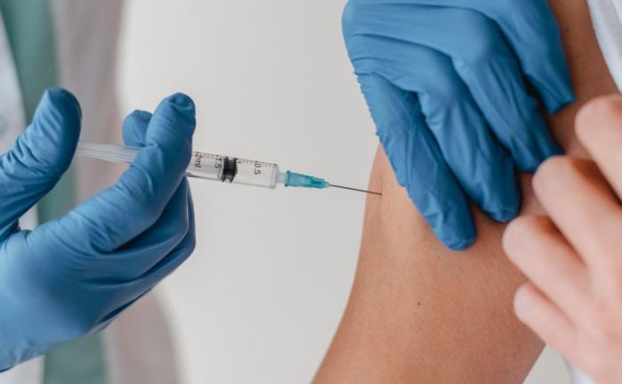 Медсестра підмінила COVID-вакцину і вводила фізрозчин пацієнтам. Фото: Слово і діло