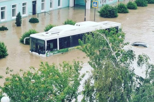 Керч в окупованому Криму затопило після проливних дощів. Фото: static.ngs.ru