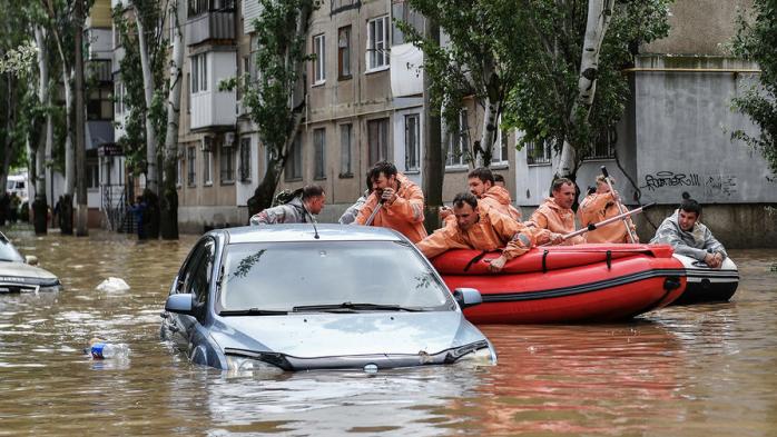 Двоє осіб загинули внаслідок паводків у Керчі. Фото: gazeta.ru