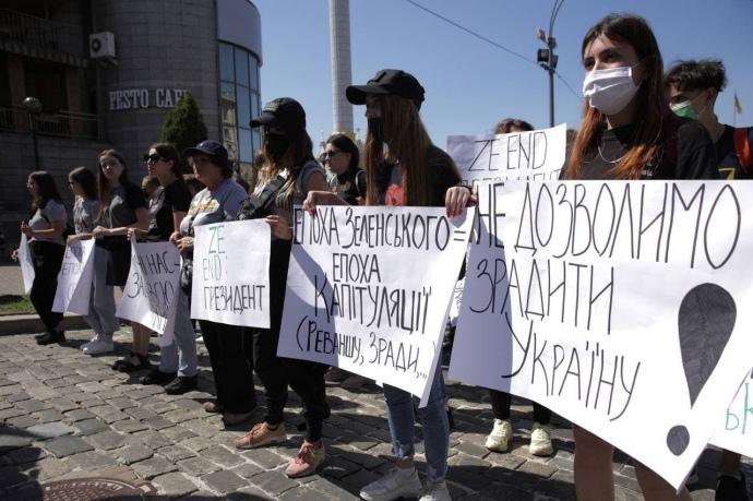 Протест під ОП – сутичка між «Нацкорпусом» і поліцією потрапила на відео