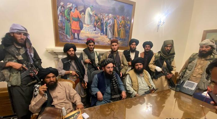 Бойовики "Талібану" у президентському палаці Кабула - фото 15 серпня DW