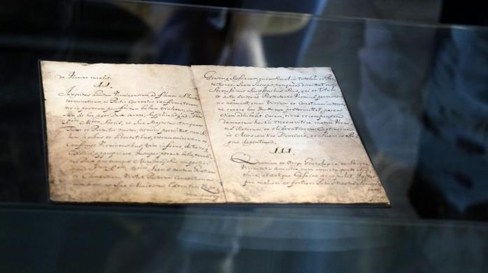 Оригинал Конституции Филиппа Орлика на выставке в Киеве. Фото: «София Киевская» в Facebook