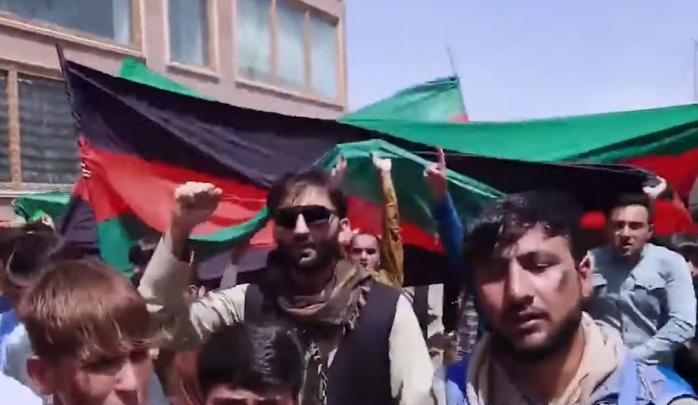 Талібан оголосив «Ісламський емірат Афганістан» - в Кабулі протести 