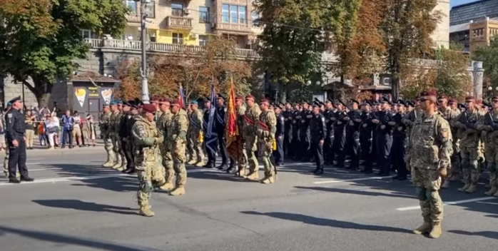 ПТН — ПНХ. Військові повторили хіт про Путіна на репетиції параду, скріншот відео 