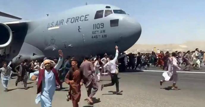 Евакуація з аеропорту Кабула. Скріншот з відео