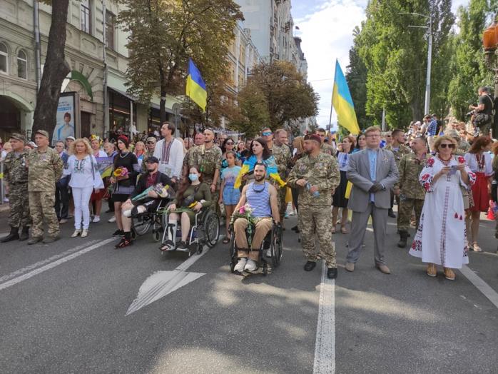 Файеры, «Живе Беларусь» и отец героя Майдана во главе — фото Марша защитников, фото - Репортер