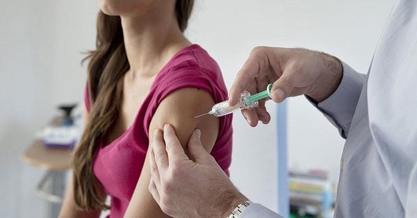 Ефективність вакцин впала на 25% після штаму «Дельта». Фото: medsprava.com.ua