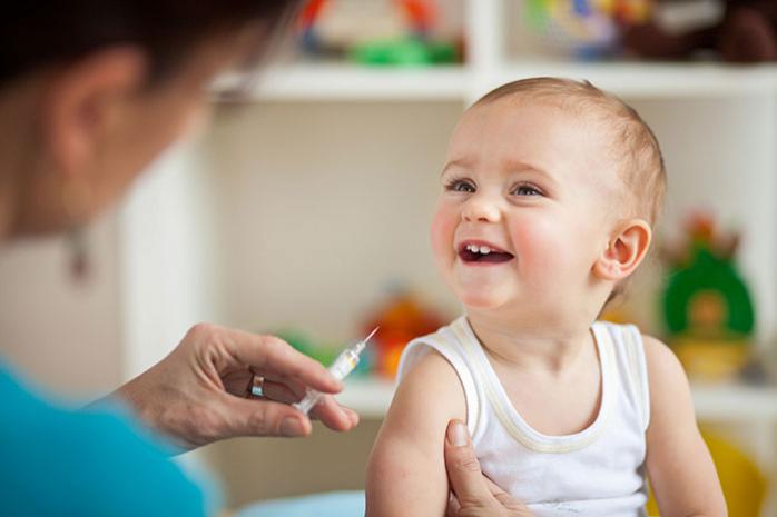 Чому в Україні масово не вакцинують дітей, пояснив Ляшко. Фото: akzent.zp.ua